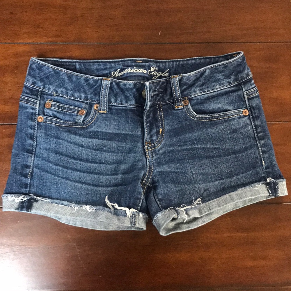 Cuffed jean shorties.